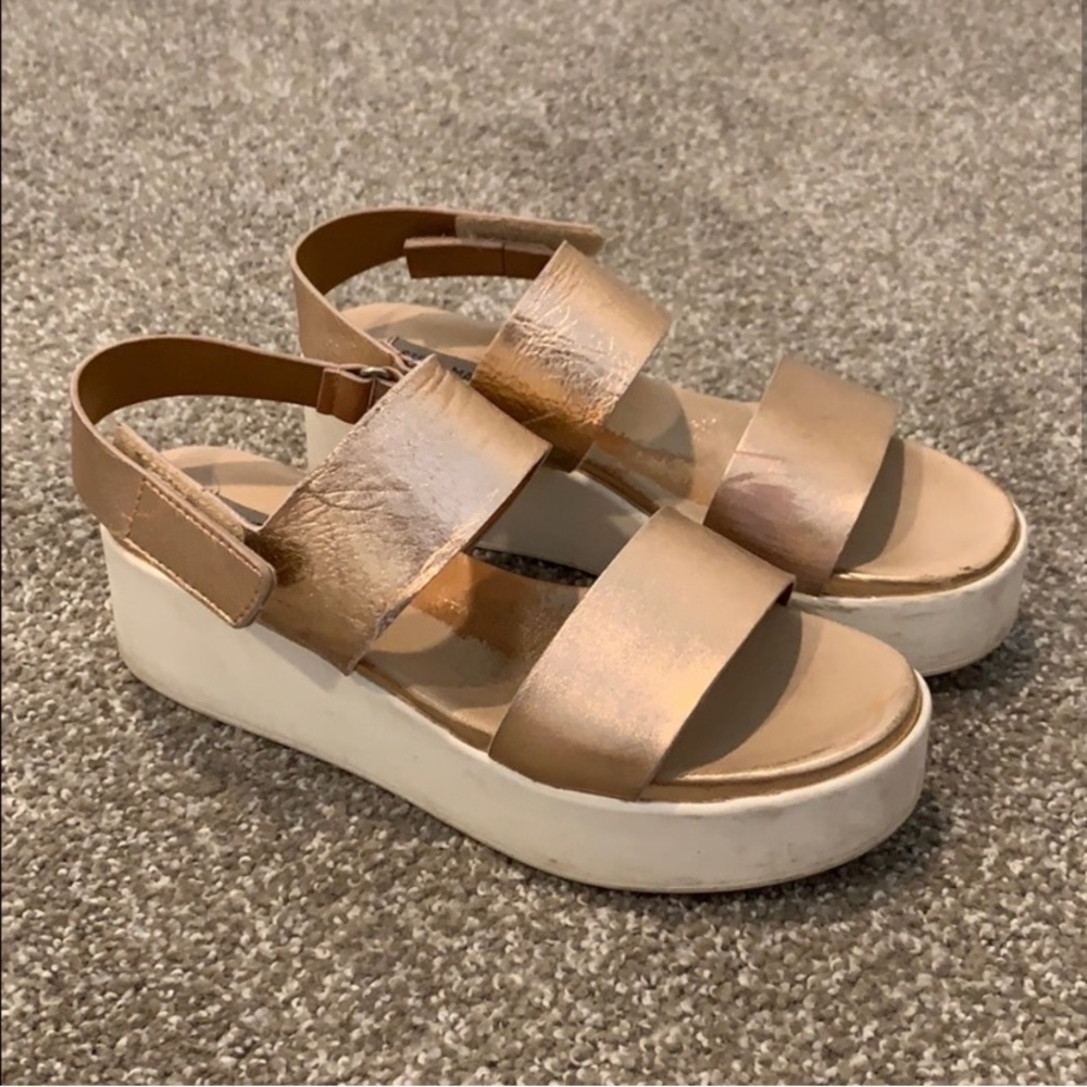 Steve Madden Rose Gold Platform Sandals - Picture 2 of 3